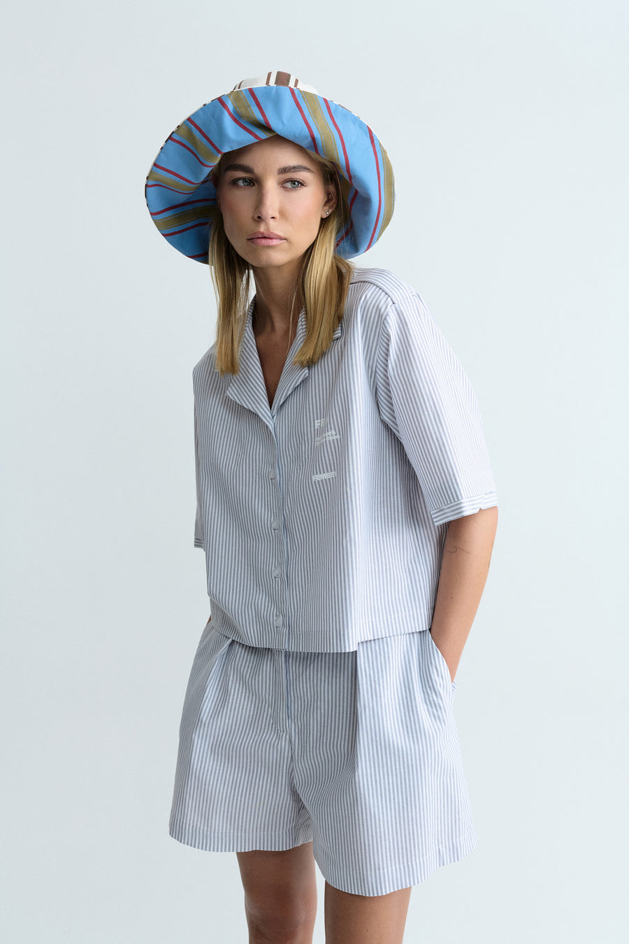 ARIA STRIPE SHORTS GREY