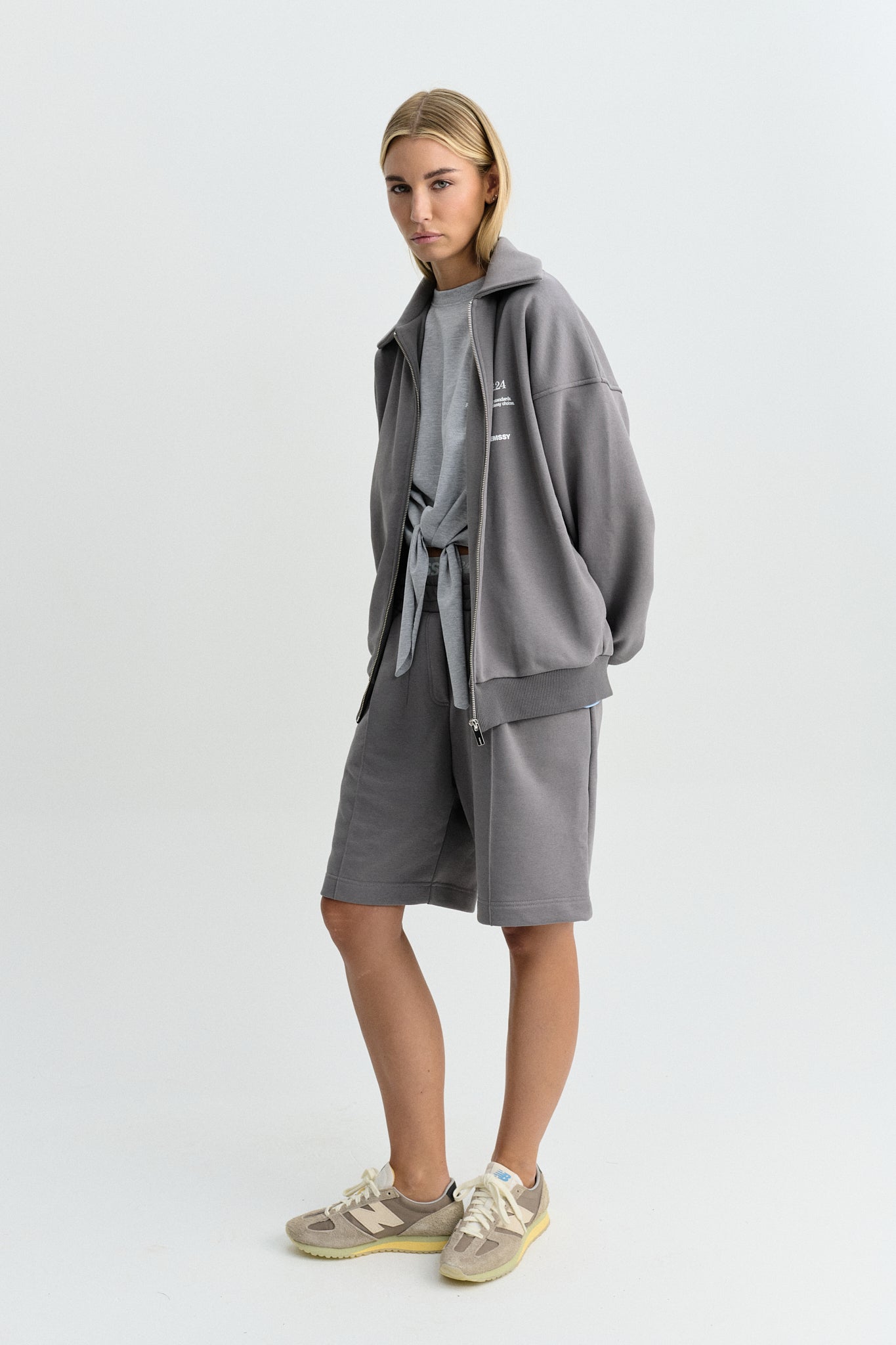 FORM ZIP UP SWEATSHIRT GREY