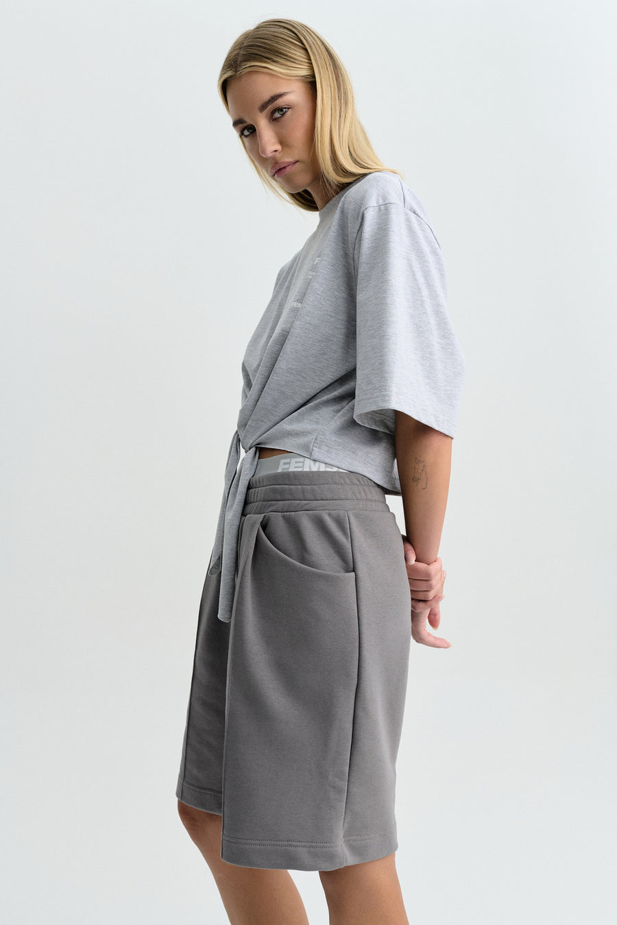 CREASE SWEATHORTS GREY